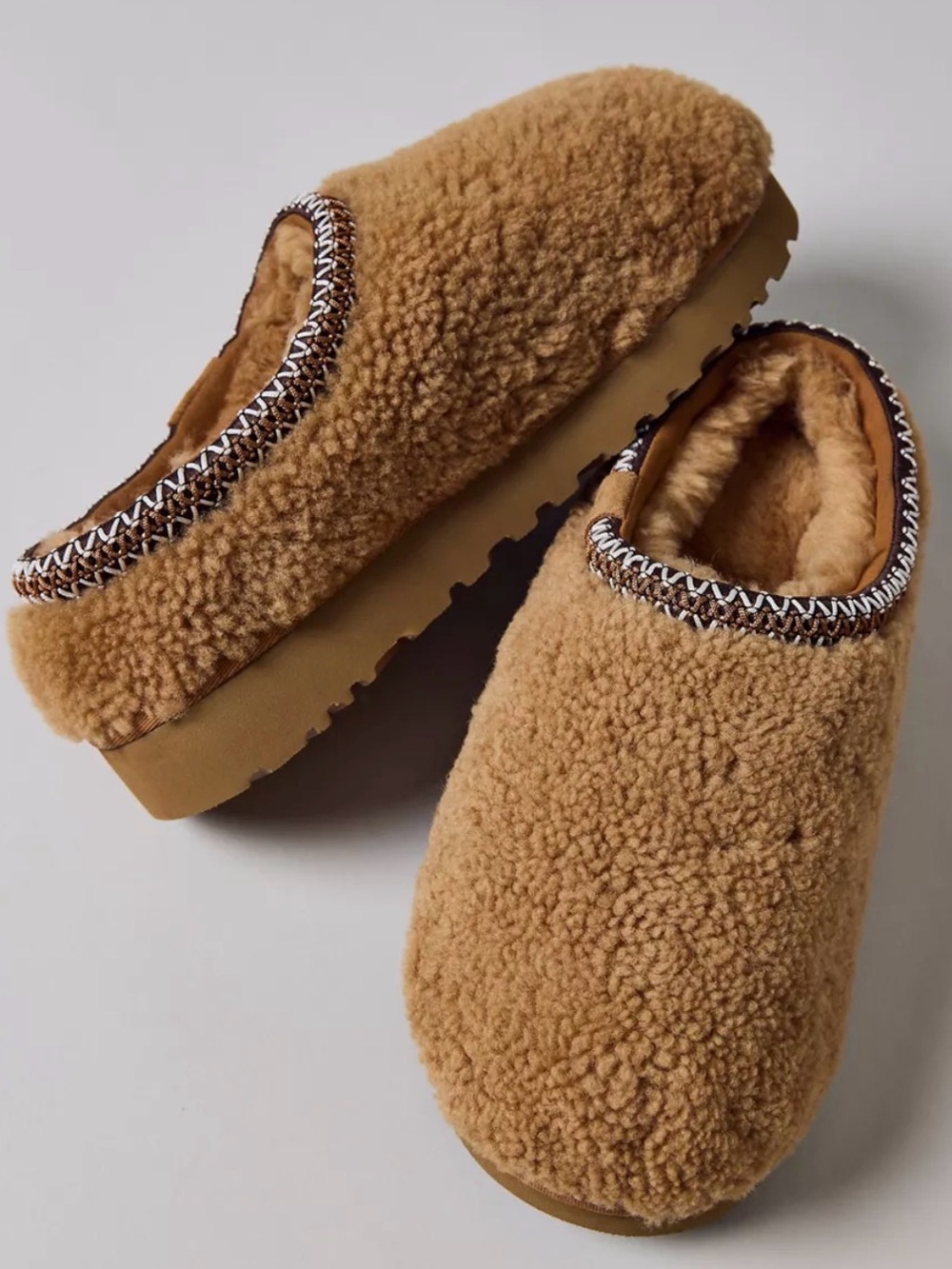NEW UGG Women's Tasman Maxi Curly Slipper in Chestnut